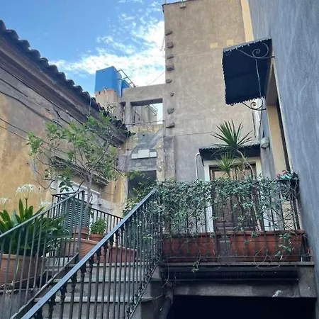 Apartment Casa Termini 3 *
